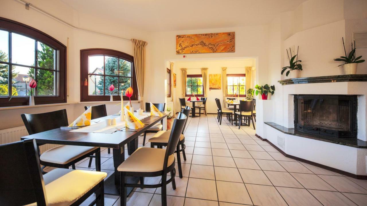 Lokal Genial Pension & Restaurant Беелиц Екстериор снимка